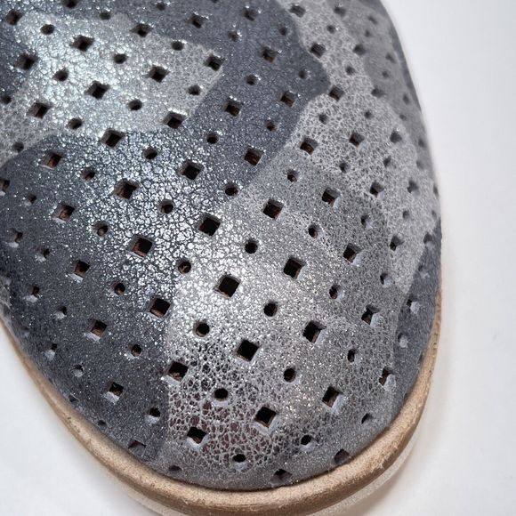 Trask Andi Perforated Metallic Suede‎ Loafer Flats Size 8 M Pewter Camo Shoes - Picture 7 of 10
